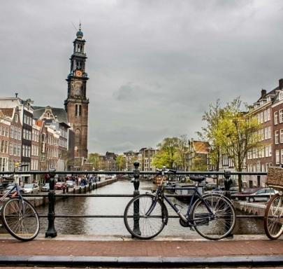 Rental of wheelchairs, mobility scooters, adjustable beds, and transfer hoists in Amsterdam