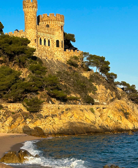 Hire of wheelchairs, mobility scooters, adjustable beds, and transfer hoists in Lloret de Mar