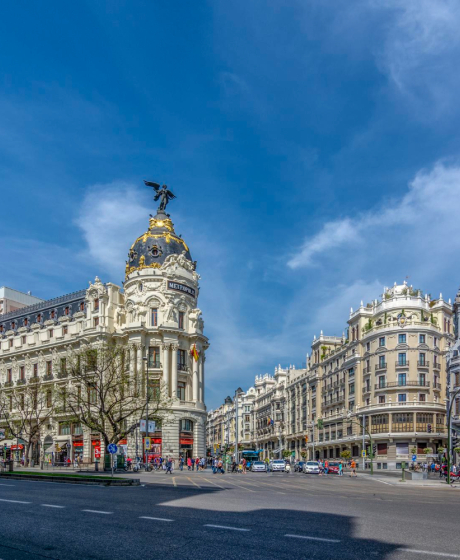 Rental of wheelchairs, mobility scooters, adjustable beds, and transfer hoists in Madrid